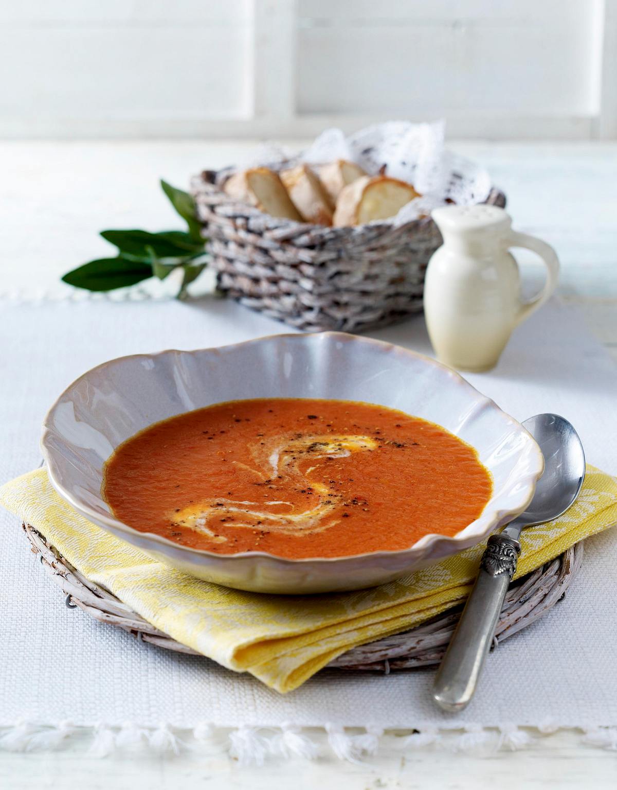 Spanische Paprika-Tomaten-Suppe Rezept