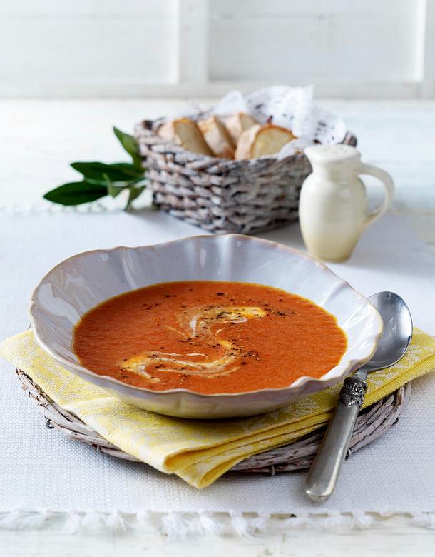 Spanische Paprika-Tomaten-Suppe Rezept | LECKER