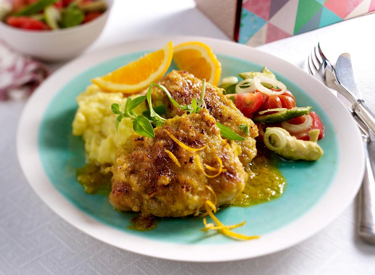 Spanische Schweinekoteletts mit Avocado-Tomaten-Salat Rezept