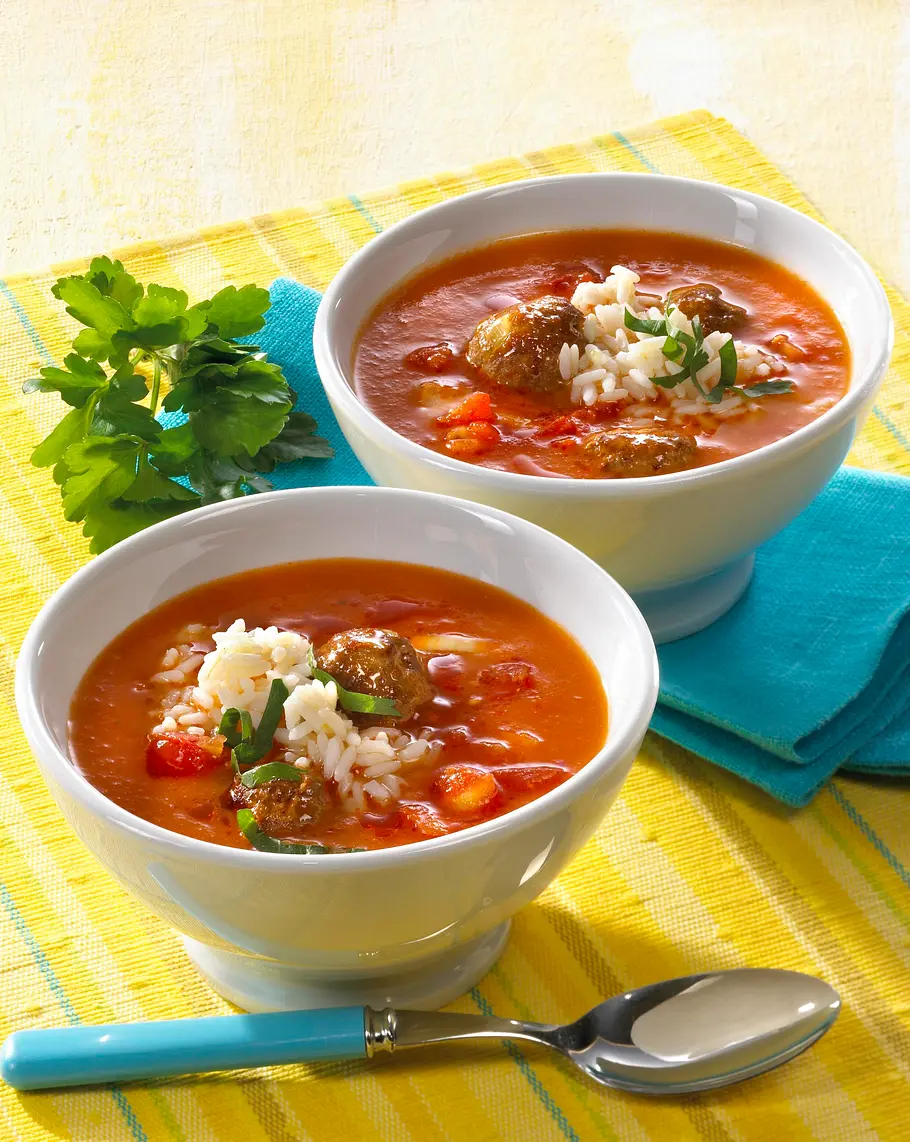 Spanische Tomatensuppe mit Hackbällchen Rezept | LECKER
