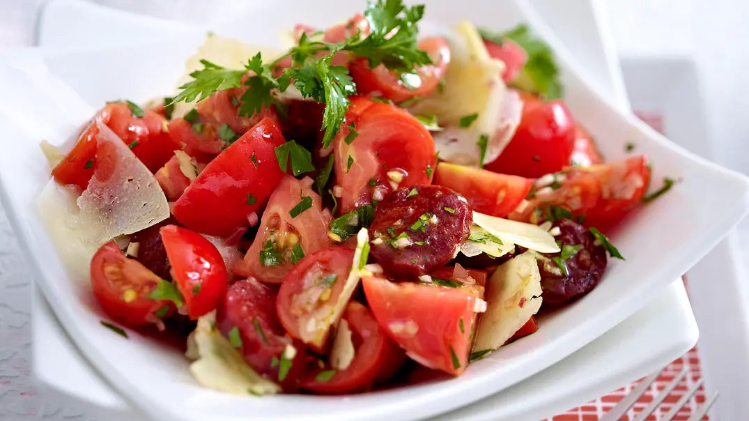 Spanischer Salat Rezept - Foto: LECKER @ Bauer Media Group Spanischer Salat Rezept - Foto: LECKER @ Bauer Media Group