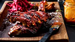 Spareribs mit Mangoketchup-Marinade Rezept - Foto: LECKER @ Bauer Media Group