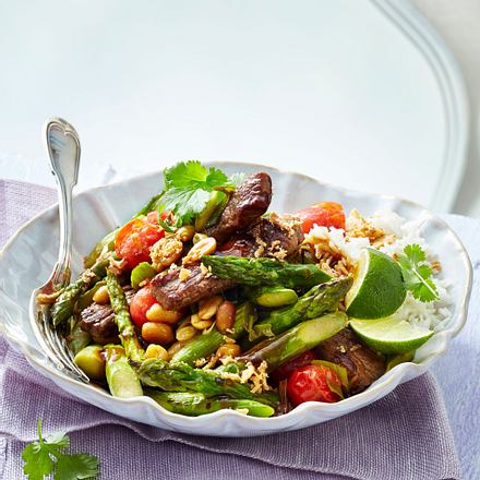 Spargel aus dem Wok mit Steakstreifen Rezept Spargel aus dem Wok mit Steakstreifen Rezept