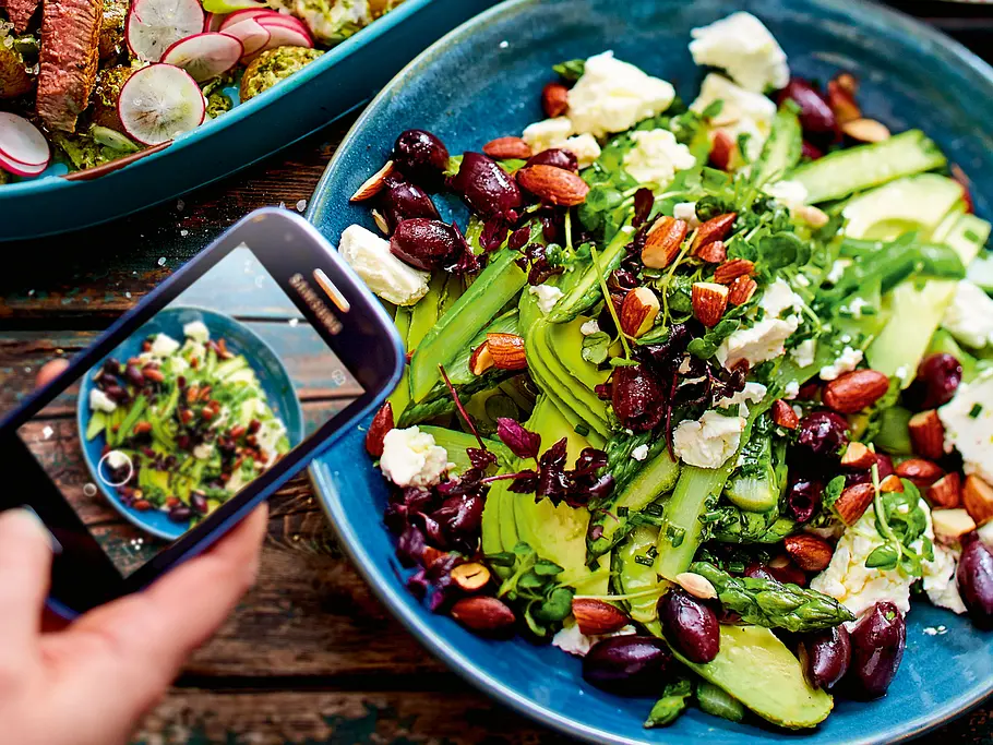 #sharewithfriends Spargel-Avocadosalat mit Salzmandelcrunch Rezept Spargel-Avocadosalat mit Salzmandel-Crunch Rezept