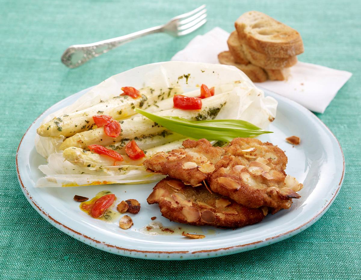 Spargel-Bärlauch-Päckchen mit Schnitzel Rezept