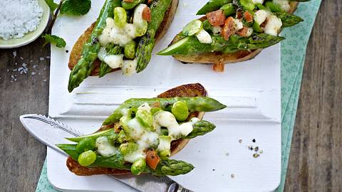 Spargel-Bruschetta Rezept - Foto: House of Food / Bauer Food Experts KG