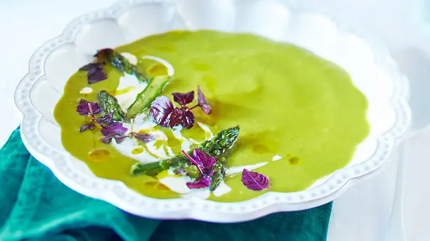 Spargel-Erbsen-Suppe mit Estragon Rezept - Foto: LECKER @ Bauer Media Group