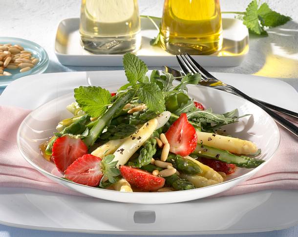 Spargel-Erdbeer Salat Rezept Spargel-Erdbeer Salat Rezept
