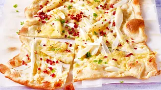 Spargel-Flammkuchen Rezept - Foto: LECKER @ Bauer Media Group Spargel-Flammkuchen Rezept - Foto: LECKER @ Bauer Media Group