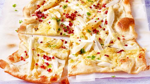 Spargel-Flammkuchen Rezept - Foto: House of Food / Bauer Food Experts KG