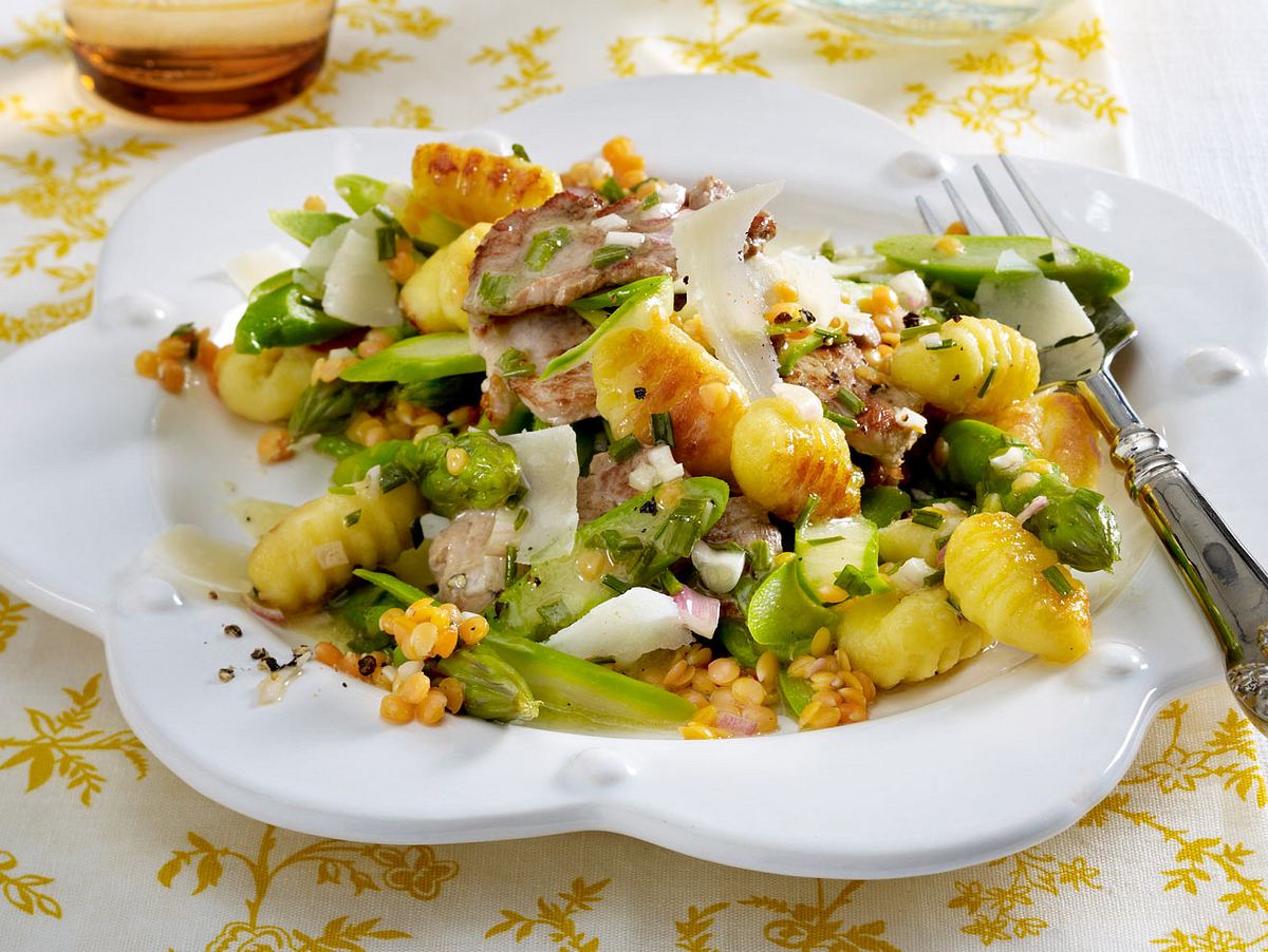 Spargel-Gnocchi-Salat mit Schweinefilet Rezept