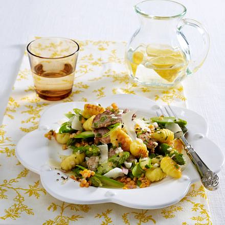 Spargel-Gnocchi-Salat mit Schweinefilet Rezept Spargel-Gnocchi-Salat mit Schweinefilet Rezept