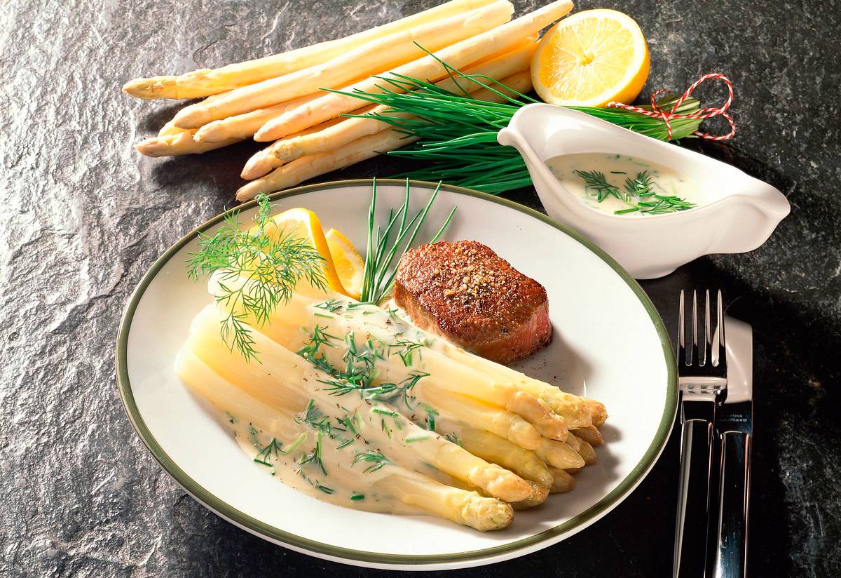 Spargel in Kräuter-Frischkäsesoße Rezept