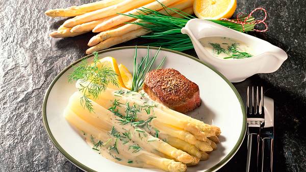 Spargel in Kräuter-Frischkäsesoße Rezept - Foto: Klemme