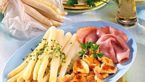 Spargel in Schnittlauch-Vinaigrette Rezept - Foto: House of Food / Bauer Food Experts KG