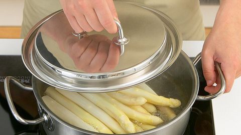 Spargel-Kochzeit - Foto: Food & Foto Experts
