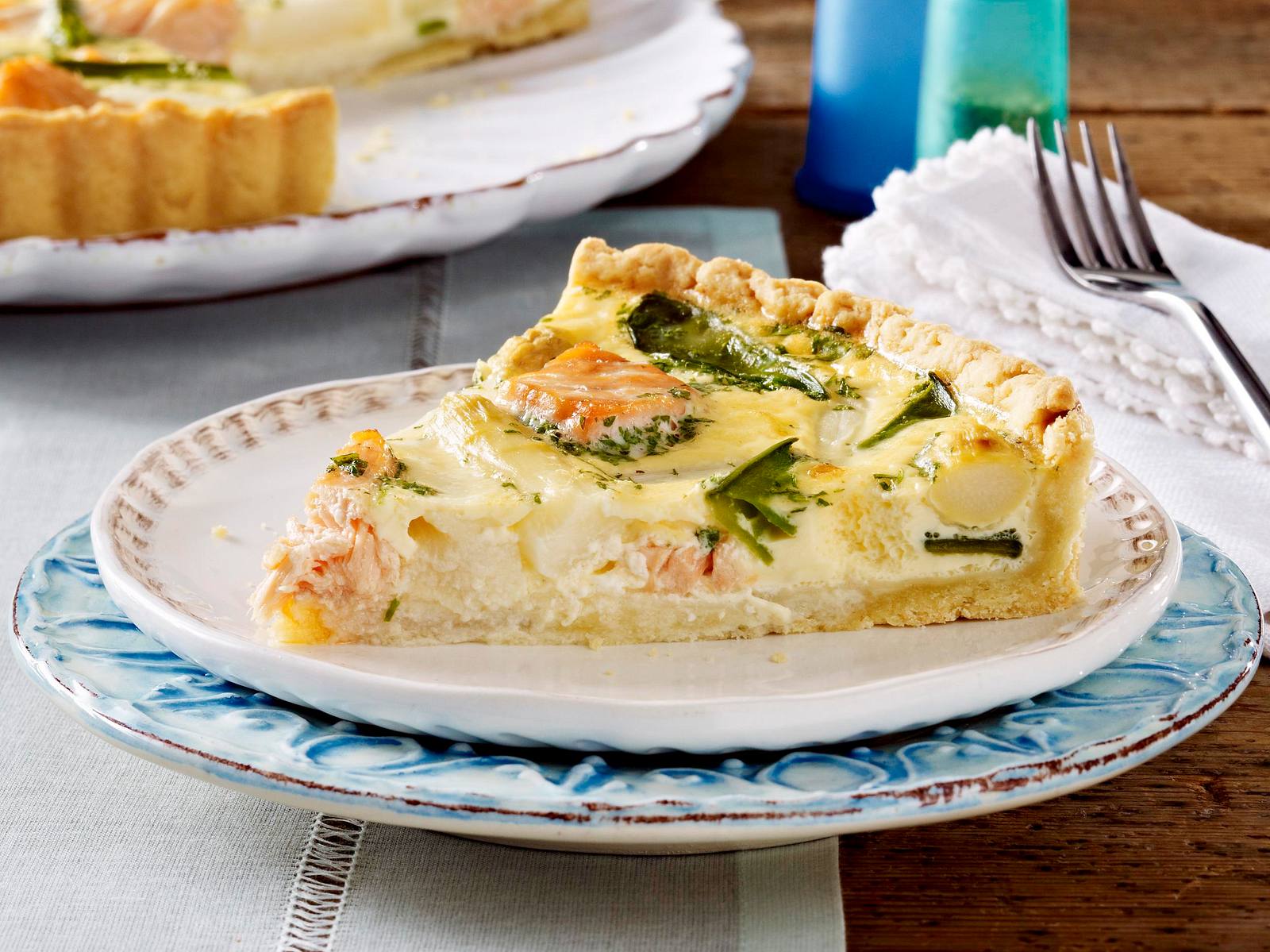 Spargel-Lachs-Quiche Rezept | LECKER