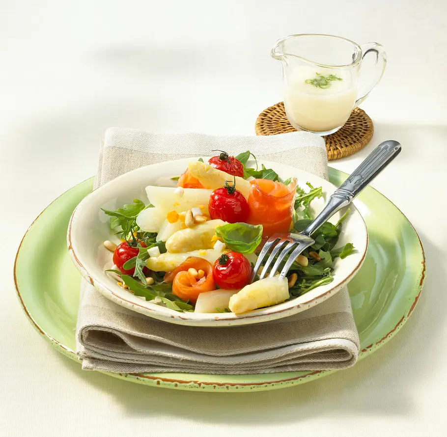 Spargel-Lachs-Salat mit Ei-Vinaigrette Rezept Spargel-Lachs-Salat mit Ei-Vinaigrette Rezept