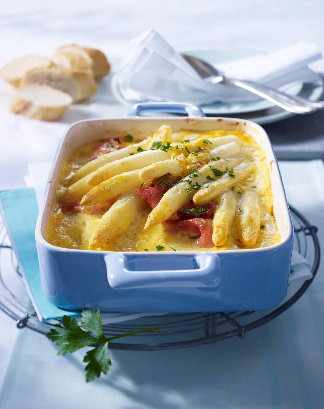 Spargel-Lasagne mit Ei-Hollandaise Rezept | LECKER
