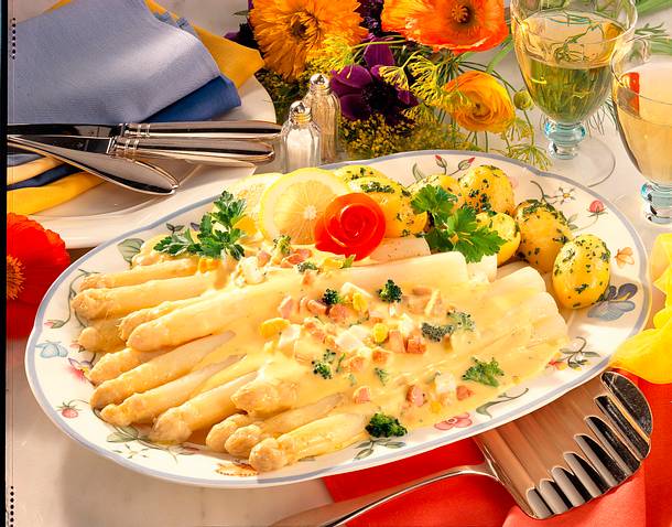 Spargel mit Broccoli-Kasseler-Soße Rezept Spargel mit Broccoli-Kasseler-Soße Rezept