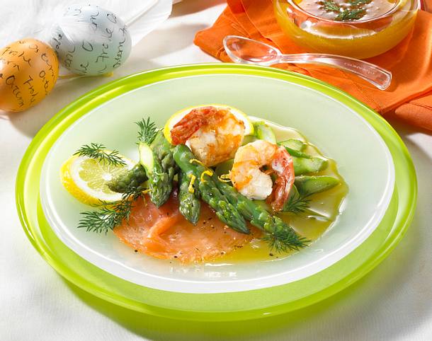 Spargel mit geräuchertem Lachs und Garnelen Rezept Spargel mit geräuchertem Lachs und Garnelen Rezept