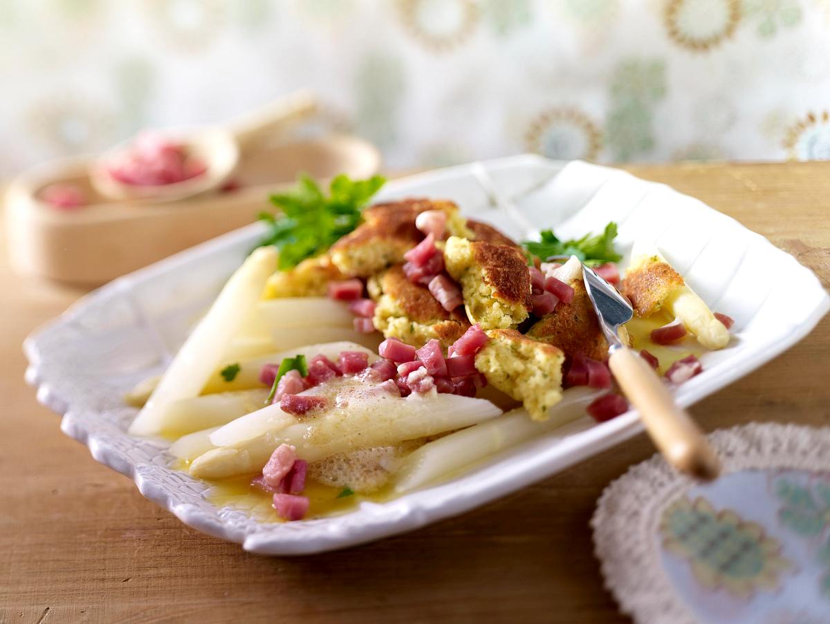 Spargel mit Kartoffelschmarrn und Katenschinken Rezept