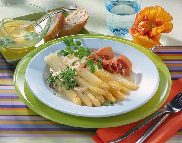 Spargel mit Kräuter-Vinaigrette Rezept Spargel mit Kräuter-Vinaigrette Rezept