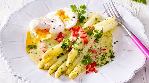 Spargel mit Kräuter-Bernaise - Foto: Food & Foto Experts