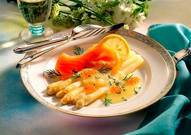 Spargel mit Lachs und Kartoffelvinaigrette Rezept Spargel mit Lachs und Kartoffelvinaigrette Rezept
