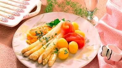 Spargel mit Petersilien-Butter und Rührei Rezept - Foto: LECKER @ Bauer Media Group