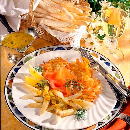 Spargel mit Rösti und Lachs Rezept Spargel mit Rösti und Lachs Rezept