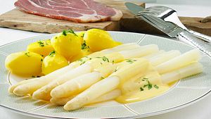 Spargel mit Schinken Rezept - Foto: House of Food / Bauer Food Experts KG