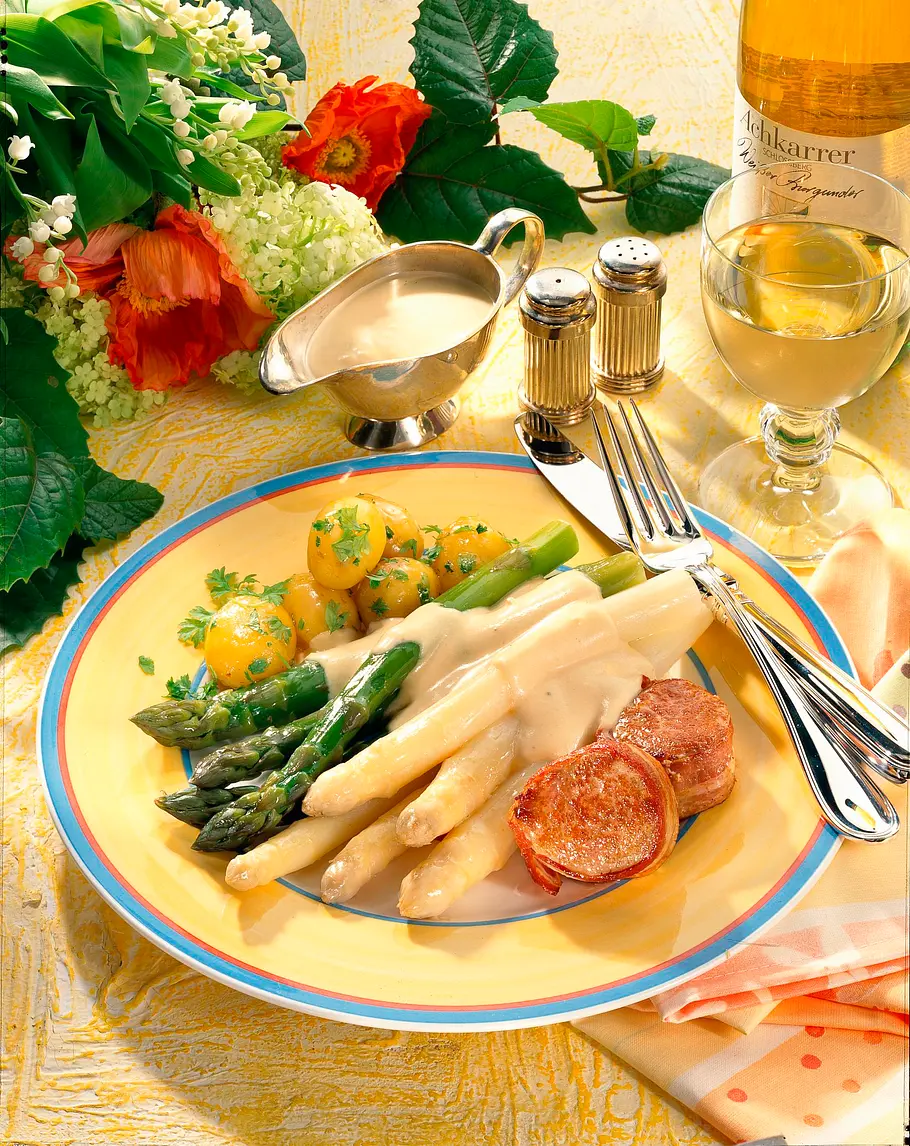 Spargel mit Schweinemedaillons Rezept Spargel mit Schweinemedaillons Rezept