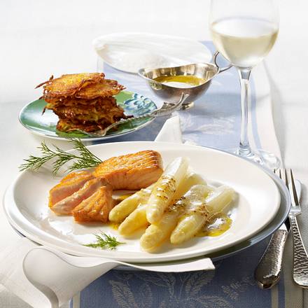 Spargel mit Senfvinaigrette und Reibekuchen Rezept Spargel mit Senfvinaigrette und Reibekuchen Rezept