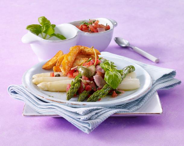 Spargel mit Tomatensalsa und Kartoffelspalten Rezept Spargel mit Tomatensalsa und Kartoffelspalten Rezept