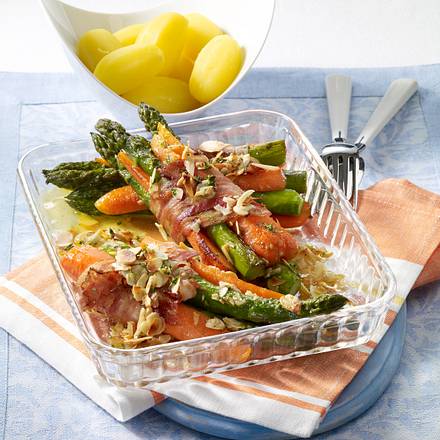 Spargel-Möhren-Päckchen mit Mandel-Bröseln Rezept