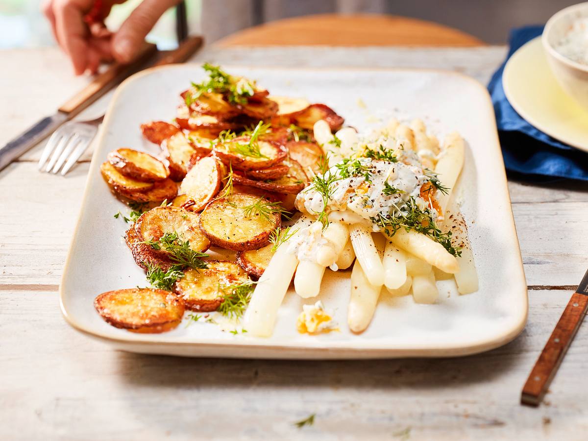 Spargel-Platte mit Bratkartoffeln Rezept