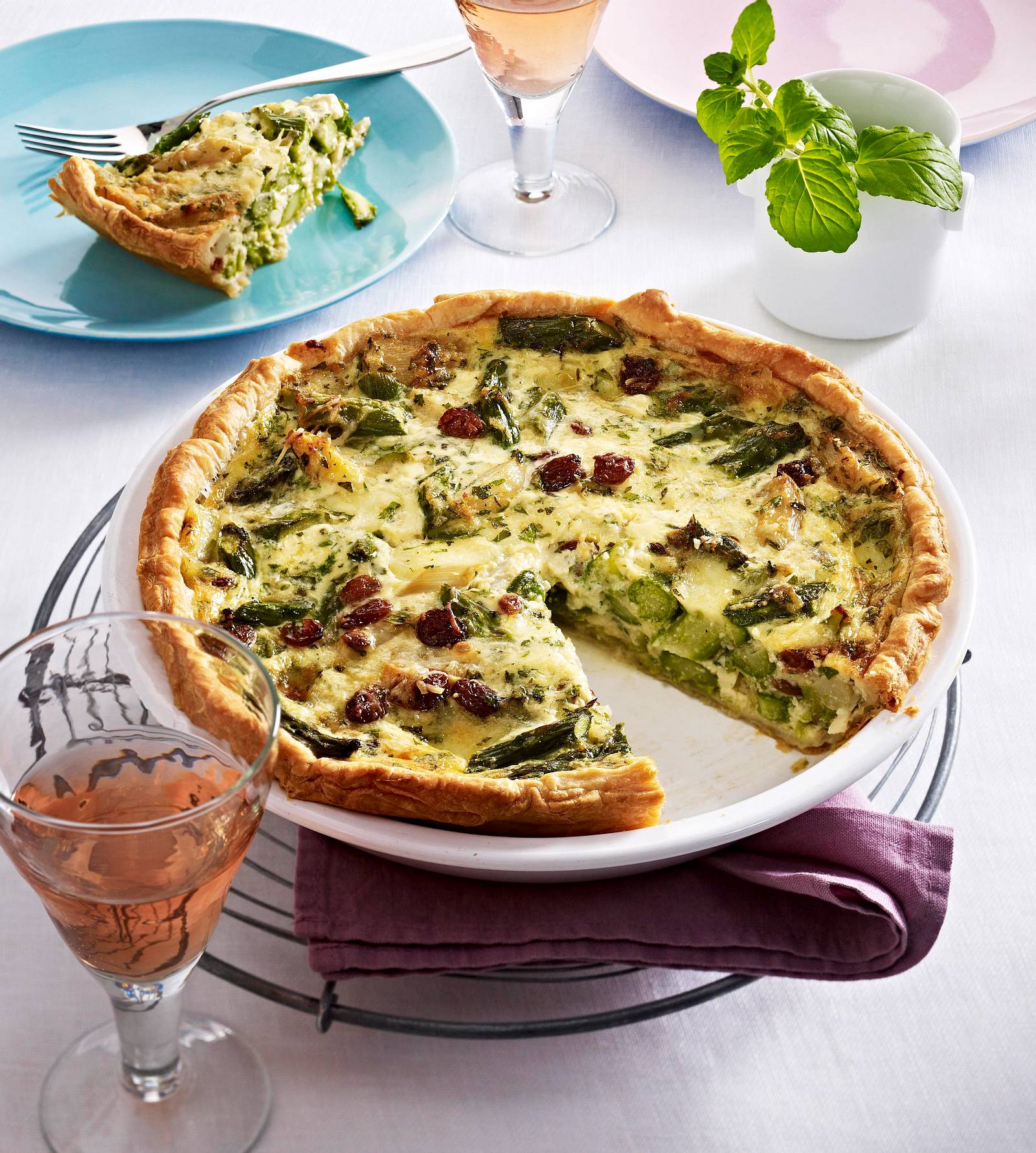 Spargel-Quiche mit Mozzarella Rezept | LECKER