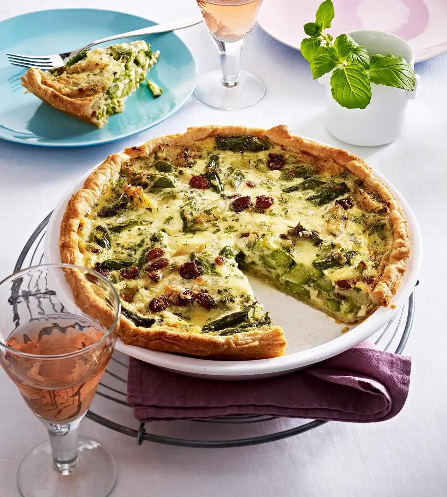 Spargel-Quiche mit Sultaninen und Mozzarella Rezept Spargel-Quiche mit Mozzarella Rezept