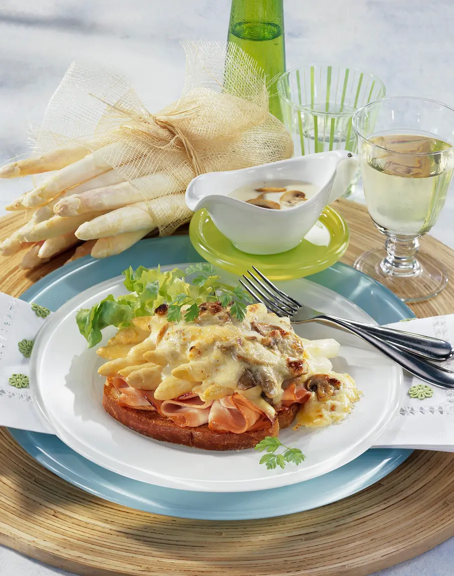 Spargel-Toast mit Pute und Pilzen Rezept Spargel-Toast mit Pute und Pilzen Rezept