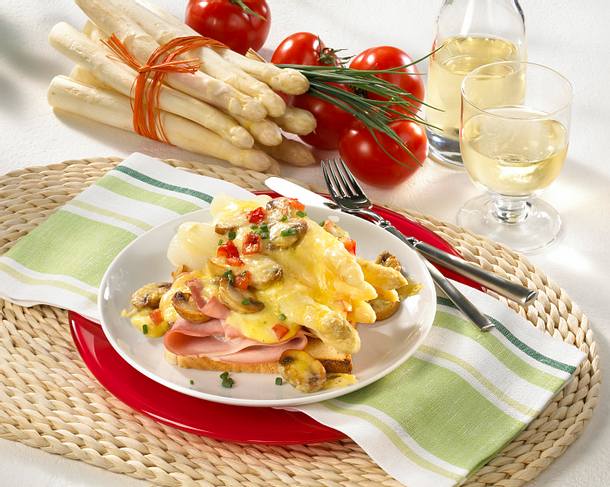 Spargel-Toast mit Pute und Pilzen Rezept Spargel-Toast mit Pute und Pilzen Rezept