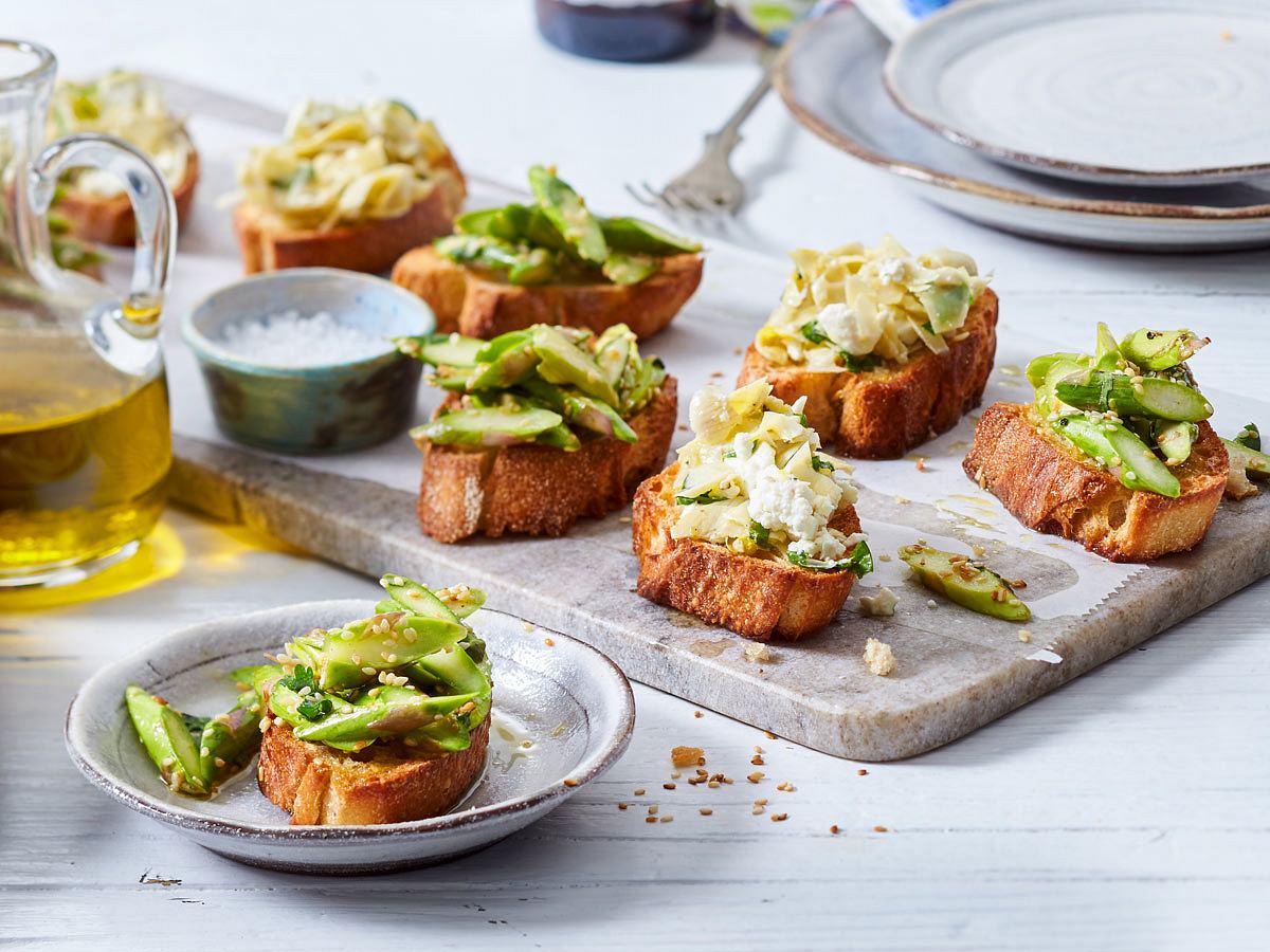 Spargel- und Artischocken-Crostini Rezept