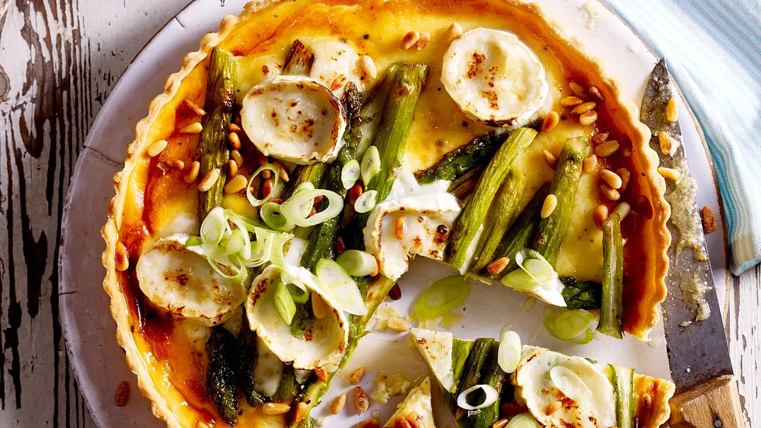 Spargel-Ziegenkäse-Tarte Rezept - Foto: LECKER @ Bauer Media Group Spargel-Ziegenkäse-Tarte Rezept - Foto: LECKER @ Bauer Media Group