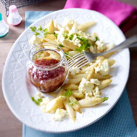 Spargel zu Schafskäse und Rhabarber-Chutney Rezept