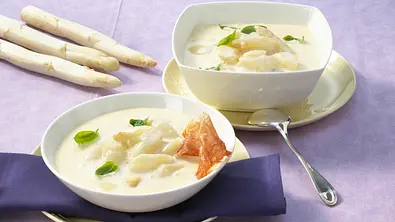 Spargelcremesuppe mit Bacon Rezept - Foto: LECKER @ Bauer Media Group