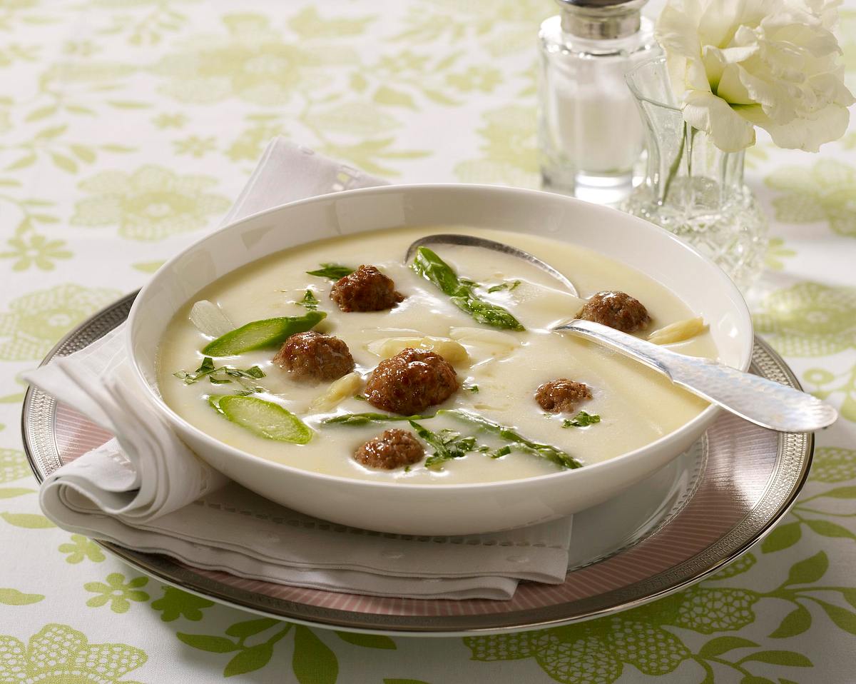 Spargelcremesuppe mit Fleischbällchen Rezept