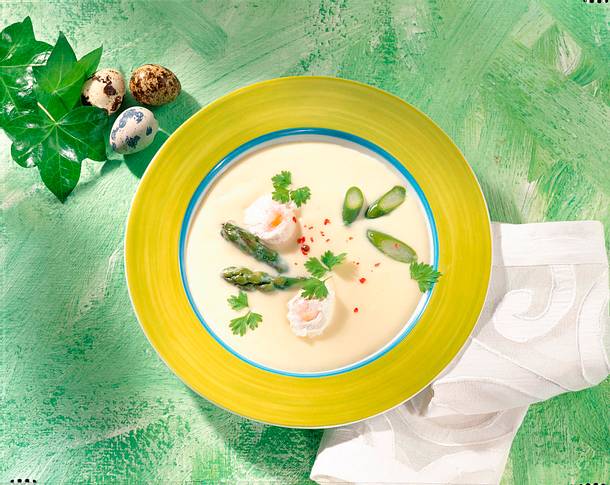 Spargelcremesuppe mit pochierten Wachteleiern Rezept Spargelcremesuppe mit pochierten Wachteleiern Rezept
