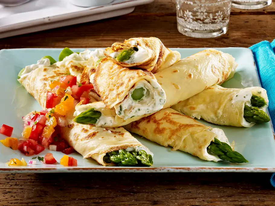 Spargelcrêpes mit Tomatensalsa Rezept Spargelcrêpes mit Tomatensalsa Rezept
