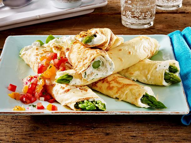 Spargelcrêpes mit Tomatensalsa Rezept Spargelcrêpes mit Tomatensalsa Rezept