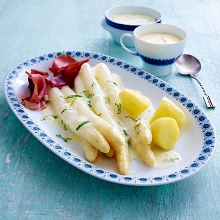 Spargelplatte mit Bärlauchsahne Rezept Spargelplatte mit Bärlauchsahne Rezept